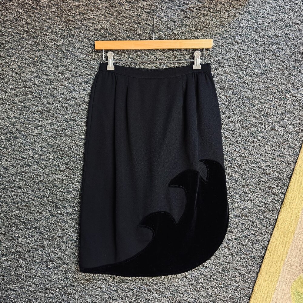 VINTAGE Valentino Boutique Skirt – Black with black velvet wave detail